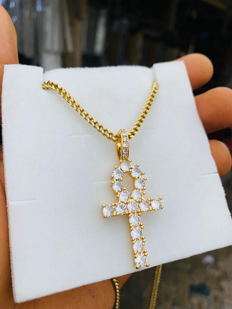 Iced pendant and necklace