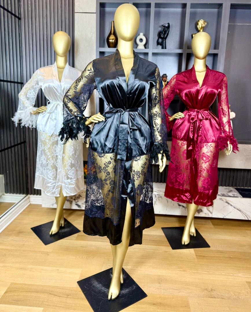 Luxury silk robe... Comes with g string.. Size:6-16