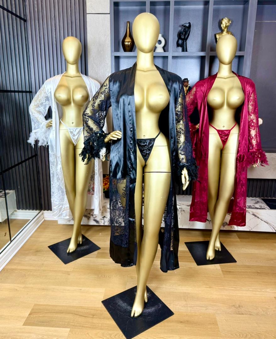 Luxury silk robe... Comes with g string.. Size:6-16