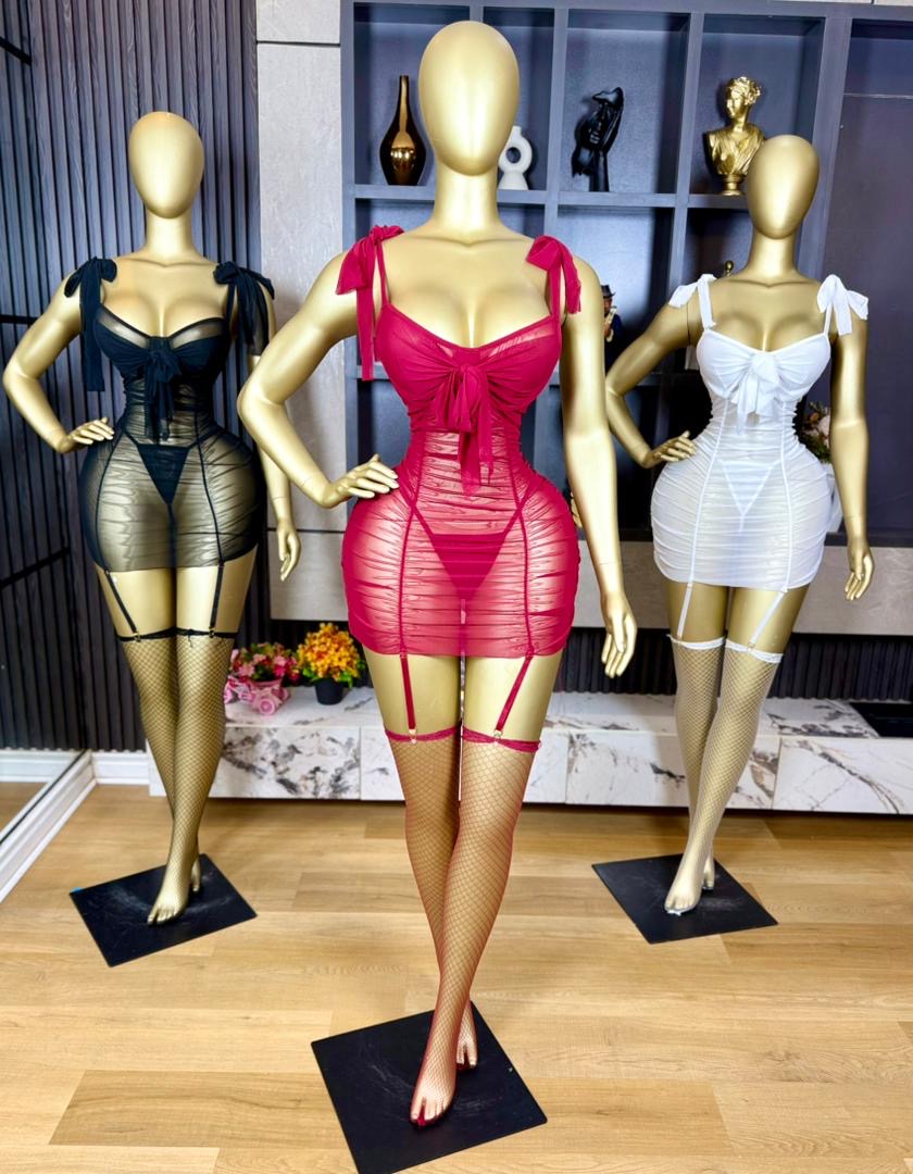 La hot baby girl set. Comes with garter, pantyhose and g string..  Size: 6-16