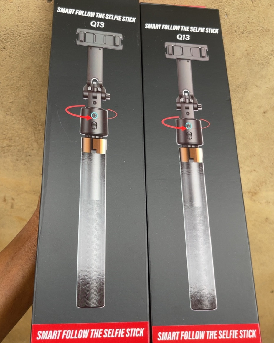 AI Selfie Stick