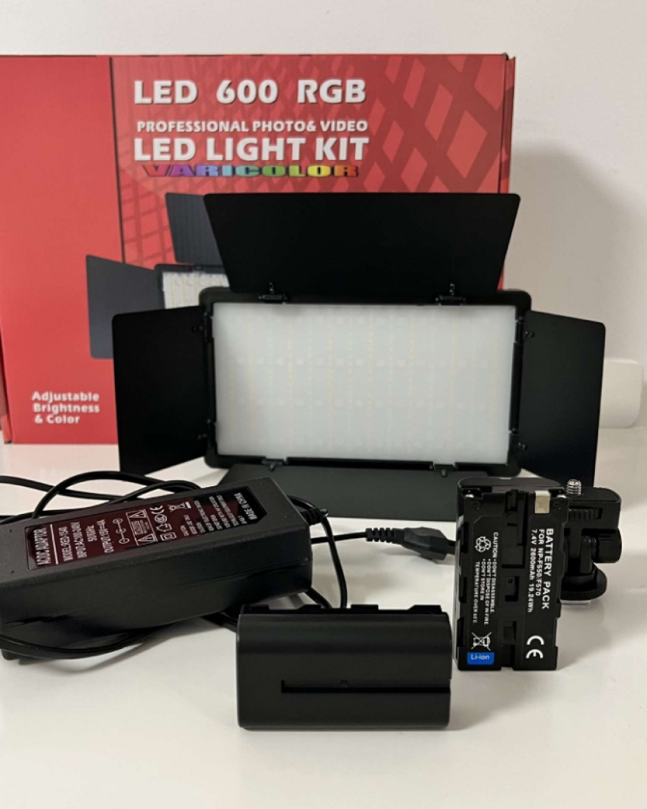 *PRO LED RGB PHOTO AND VIDEO LED LIGHT KIT WITH TRIPOD STAND.