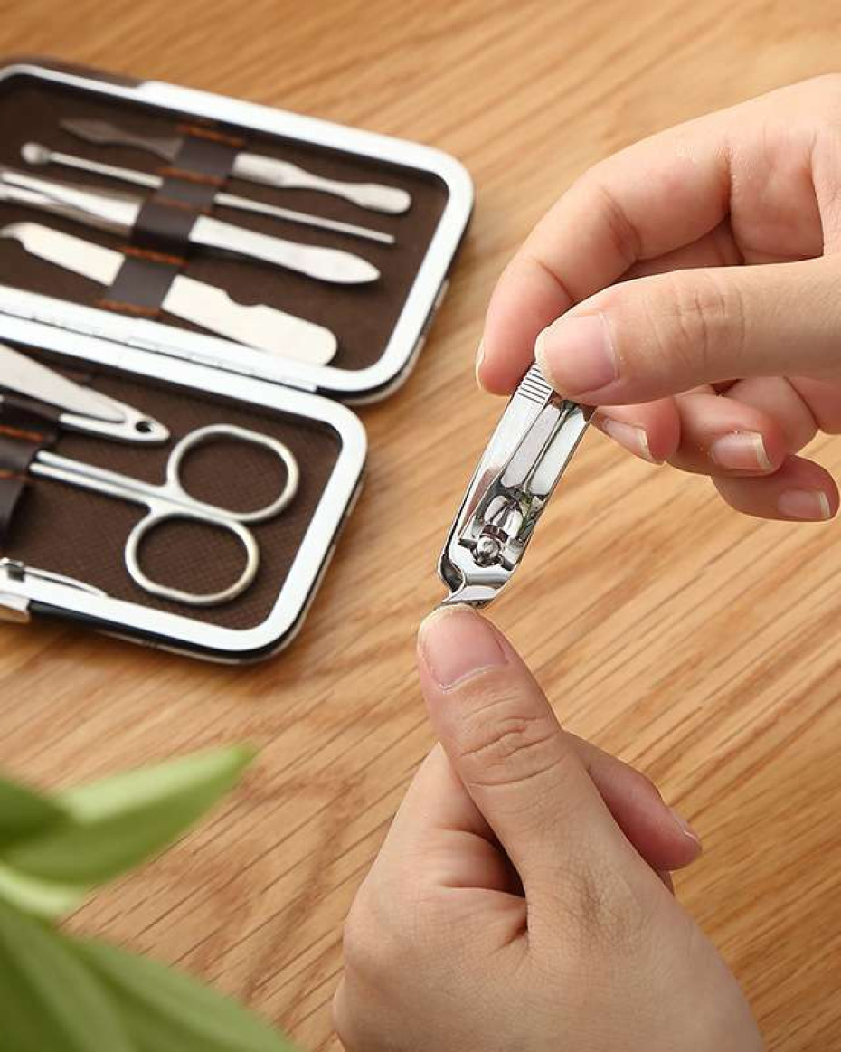 *POCKET SIZE PEDICURE/MANICURE KIT DESIGN.