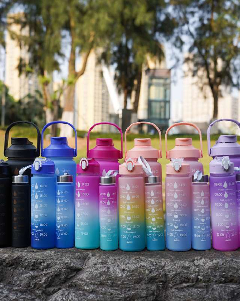 *STRONG 3IN1 MOTIVATIONAL WATER BOTTLE WITH STRAW AND STICKER.