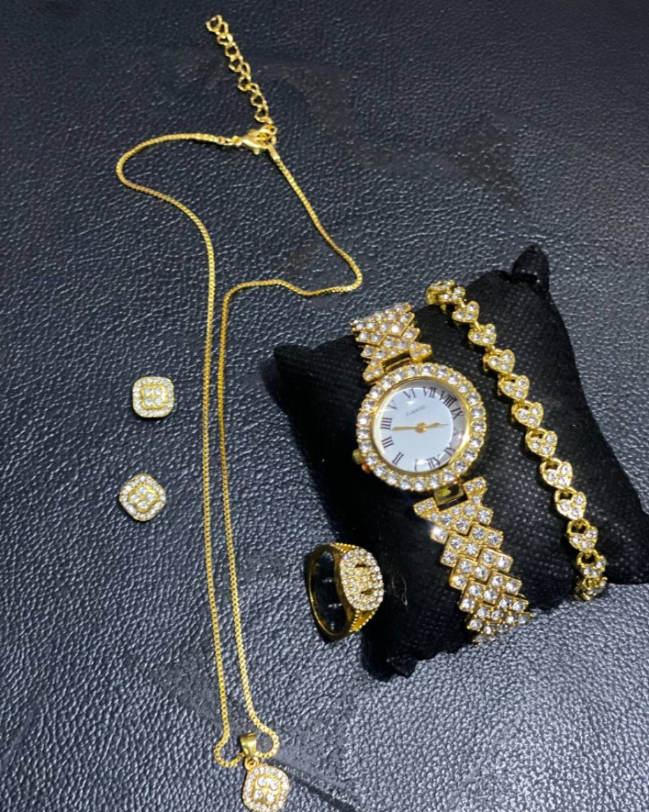 *RACHIE CUTE LADIES WATCH SET WITH COMPLETE JEWELRY••• Comes in nylon package📌.