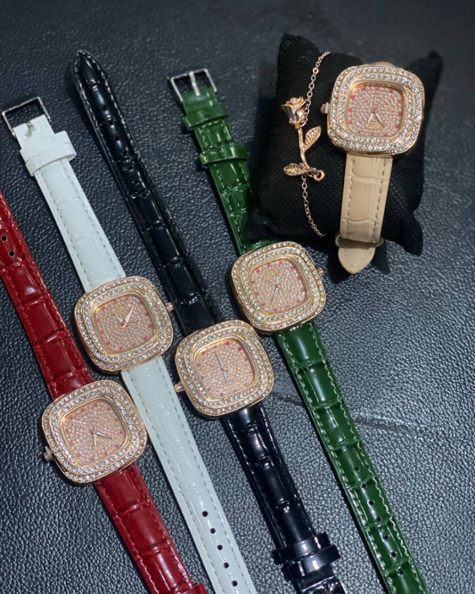 *CAREN LADIES QUALITY LEATHERđŸ˜˜ WATCH WITH BRACELET•••