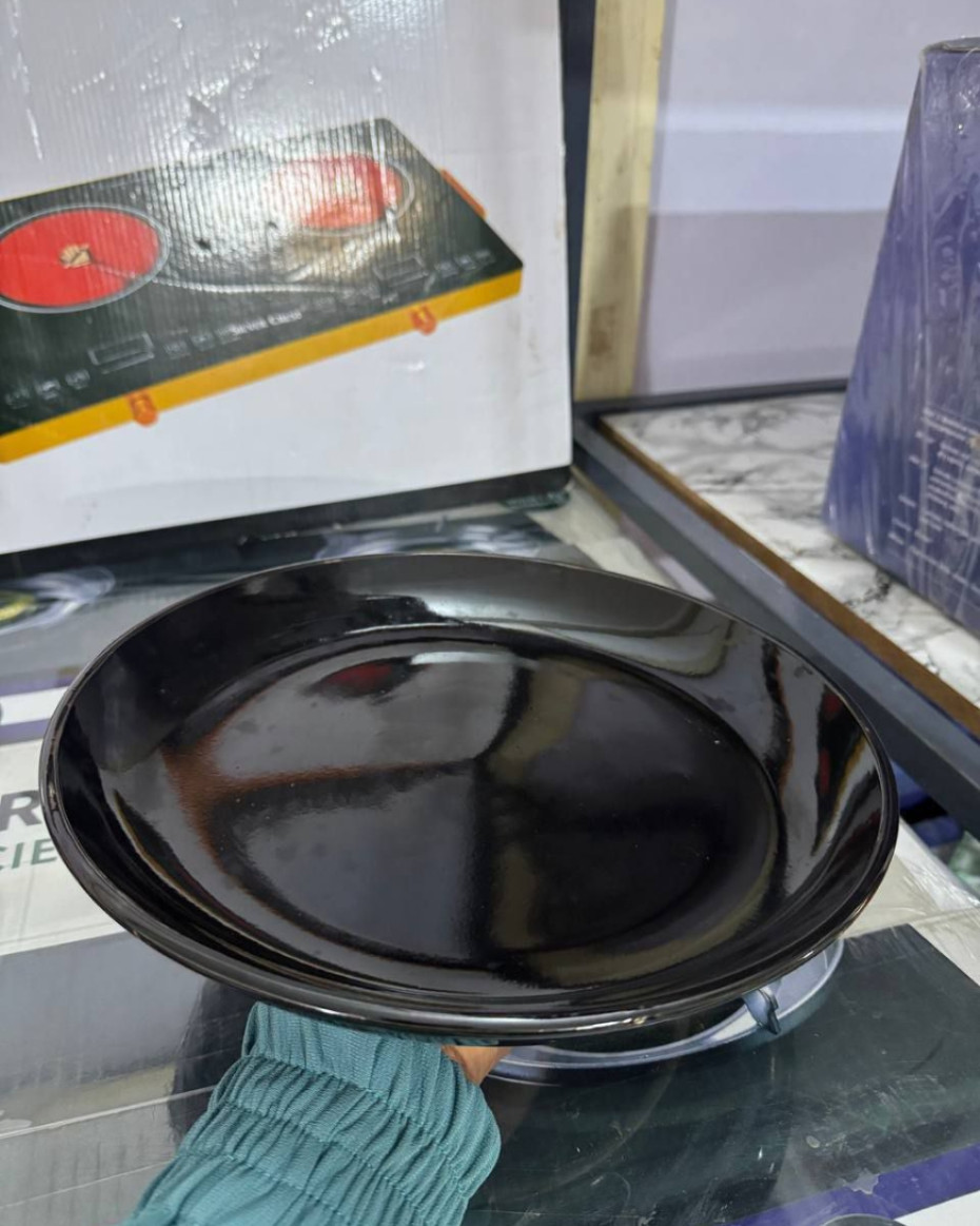 1PC QUALITY CERAMIC BREAKABLE PLATE.. Black