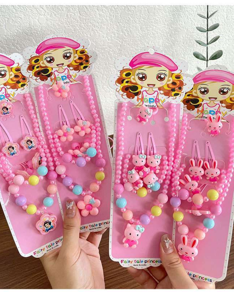 *PRINCESS HANNY COMPLETE JEWELRY DESIGN FASHION KITS* PRODUCT INCLUDES: 📌 Sweet Kids Bead Necklace 📌Hair Claws Clips 📌Princess Ring & Bangles 📌Fashion Hair Accessories