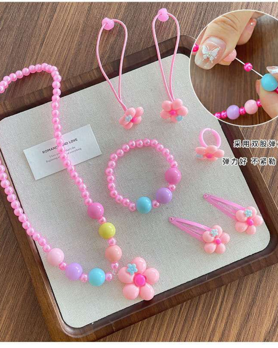 *PRINCESS HANNY COMPLETE JEWELRY DESIGN FASHION KITS..* PRODUCT INCLUDES: 📌 Sweet Kids Bead Necklace 📌Hair Claws Clips 📌Princess Ring & Bangles 📌Fashion Hair Accessories