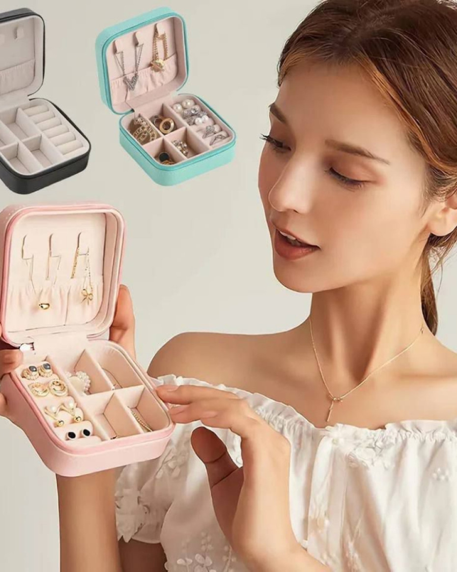 PORTABLE JEWELRY LEATHER SQUARE BOX ORGANIZER.