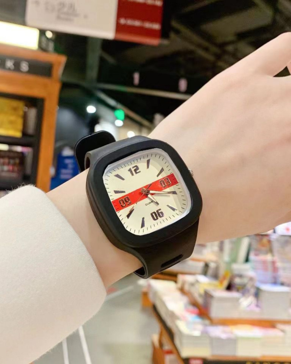 *UNISEX BOLD SQUARE SHAPE LIGHT WATCH AVAILABLE IN DIFFERENT COLORS