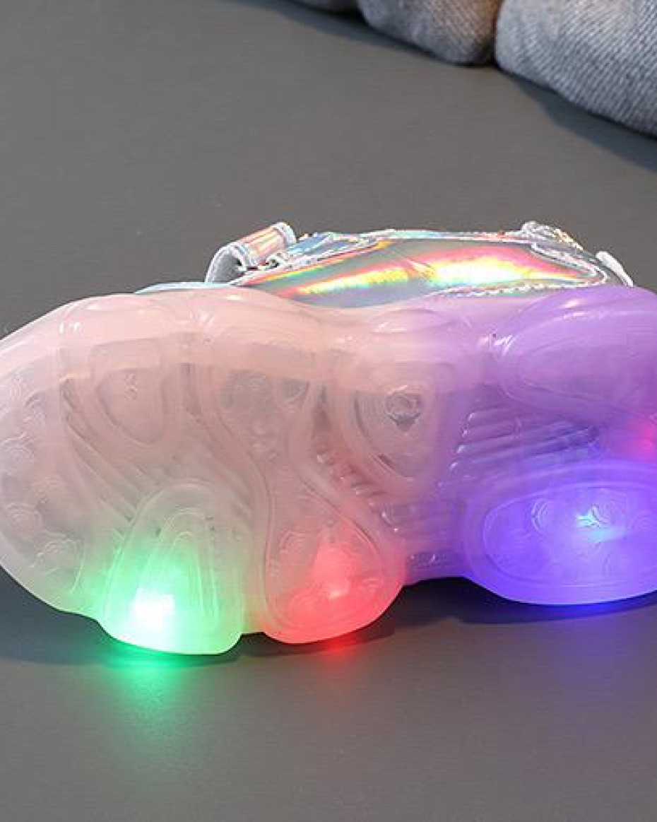 *QUALITY PRINCESS LED LIGHT SNEAKERS.