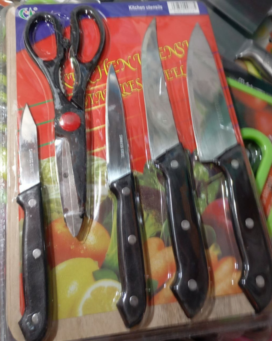 *Stainless Steel Kitchen 5-Pcs Knife Set with Wooden Chopping Board & Scissor Vegetable & Meat Cutting (Set of 5 + 1 Chopper Board)