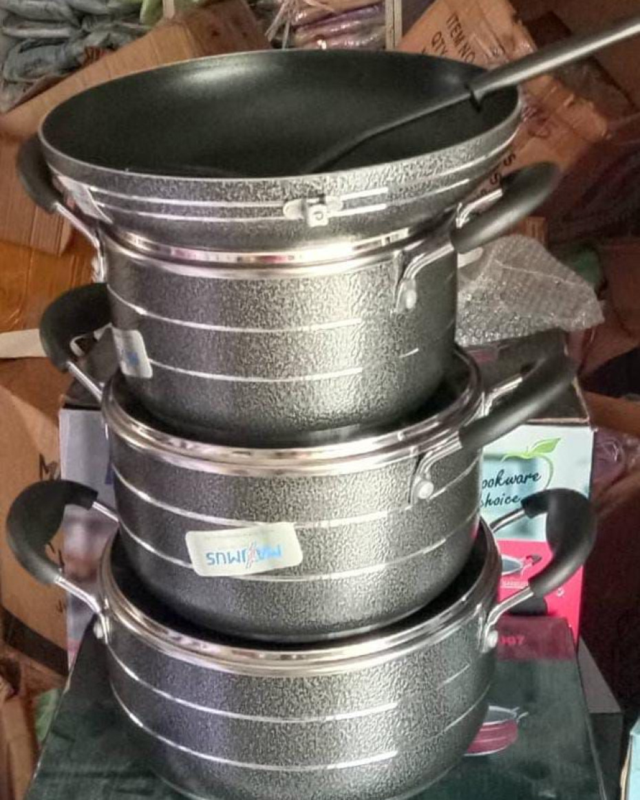 *XA007 HIGH QUALITY NON STICK 8SET POT,FRYPAN & SPOON WITH GLASS COVER.