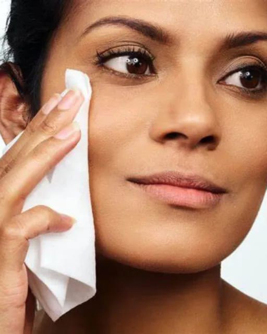 Avocado Deep Wipes 60pcs Avocado makeup remover wipes for deep cleansing of eyes, lips and faces tissue.