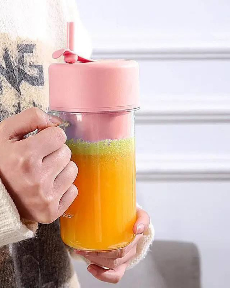 *RECHARGEABLE JUICER CUP WITH STRAW